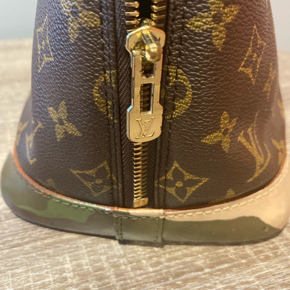 Authentic Louis Vuitton Alma - Picture 10 of 13